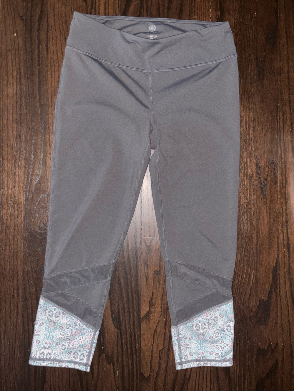 Athletic Capri Leggings with Patterned Hem